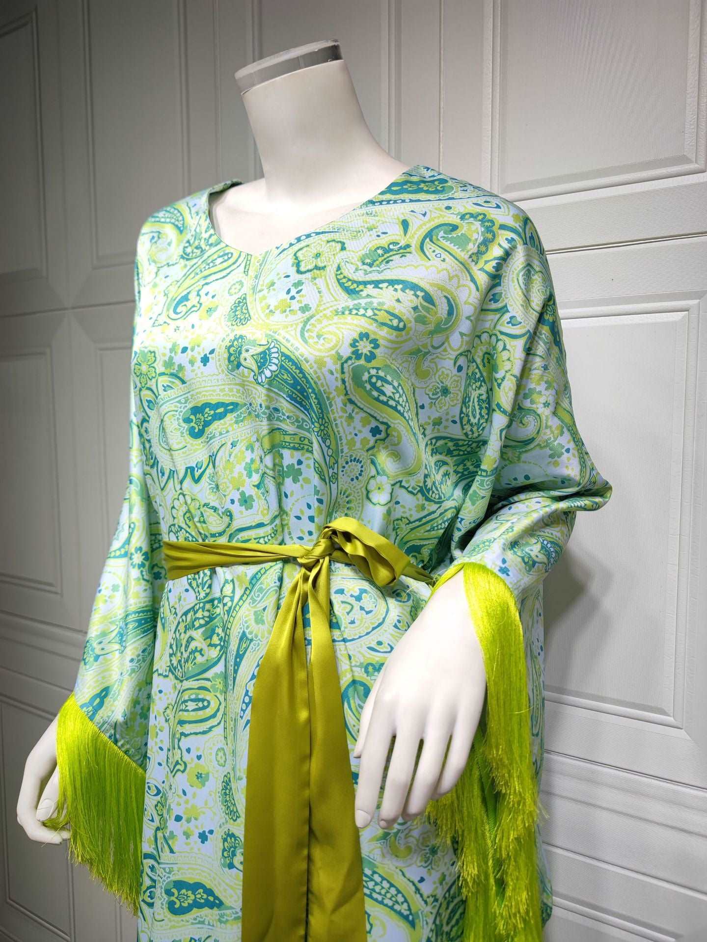 جلابية ستان ميدي بشراشيب جلابية ستان ميدي بشراشيب