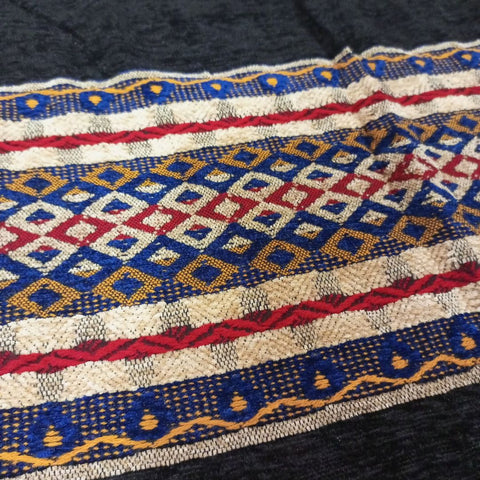 شال كشميري اسود صوف حزام عريض مطرز الوان كحلي و بيج - Lagonna | لاقونا شال كشميري اسود صوف حزام عريض مطرز الوان كحلي و بيج - Lagonna | لاقونا