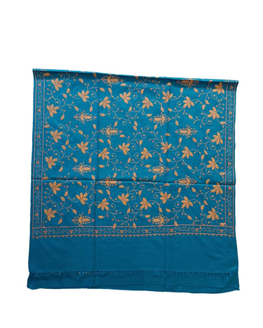 شال شتوي أزرق مطرز باللون الذهبي شال شتوي أزرق مطرز باللون الذهبي