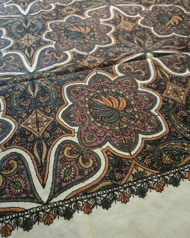 شال كشميري فاخر باللون التفاحي شال كشميري فاخر باللون التفاحي