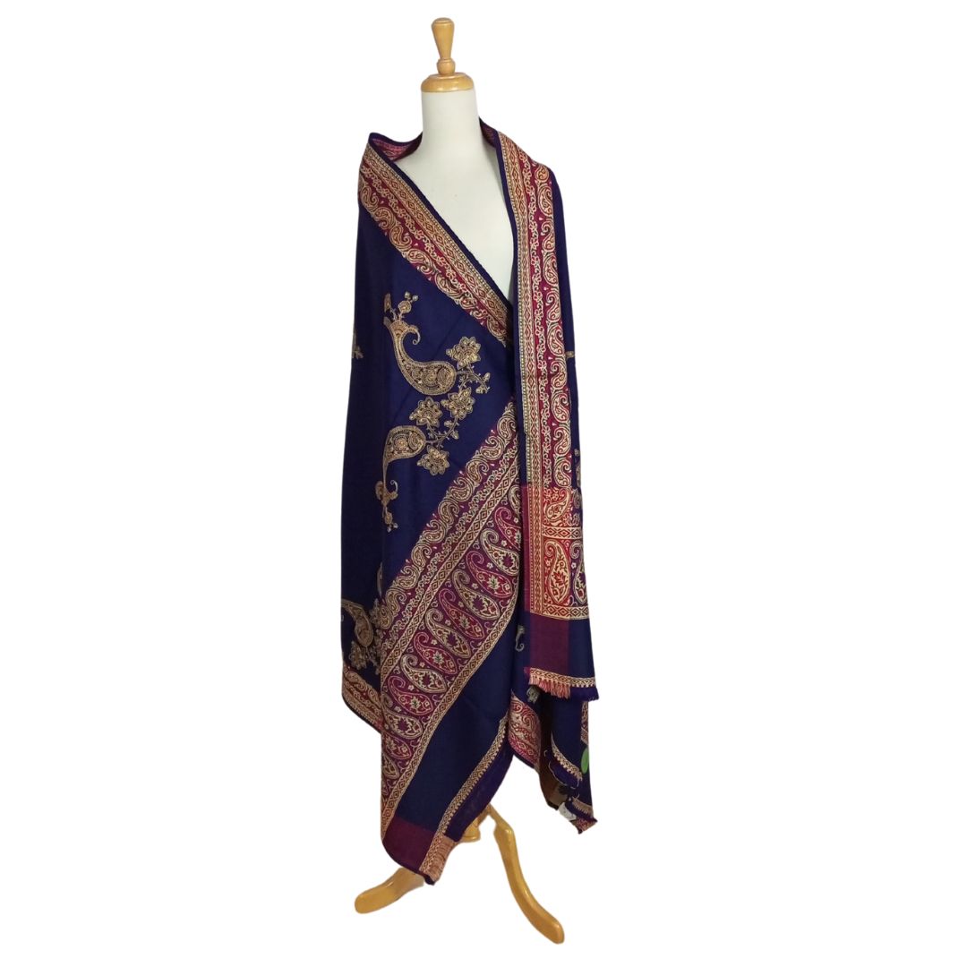 شال كشميري ازرق تطريز مذهب و نقش ذهبي و احمر شرقي - Lagonna | لاقونا شال كشميري ازرق تطريز مذهب و نقش ذهبي و احمر شرقي - Lagonna | لاقونا