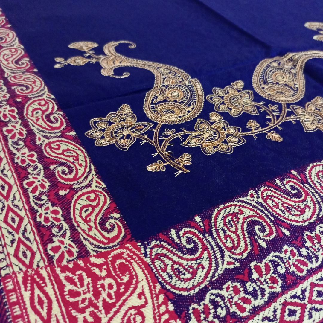 شال كشميري ازرق تطريز مذهب و نقش ذهبي و احمر شرقي - Lagonna | لاقونا شال كشميري ازرق تطريز مذهب و نقش ذهبي و احمر شرقي - Lagonna | لاقونا