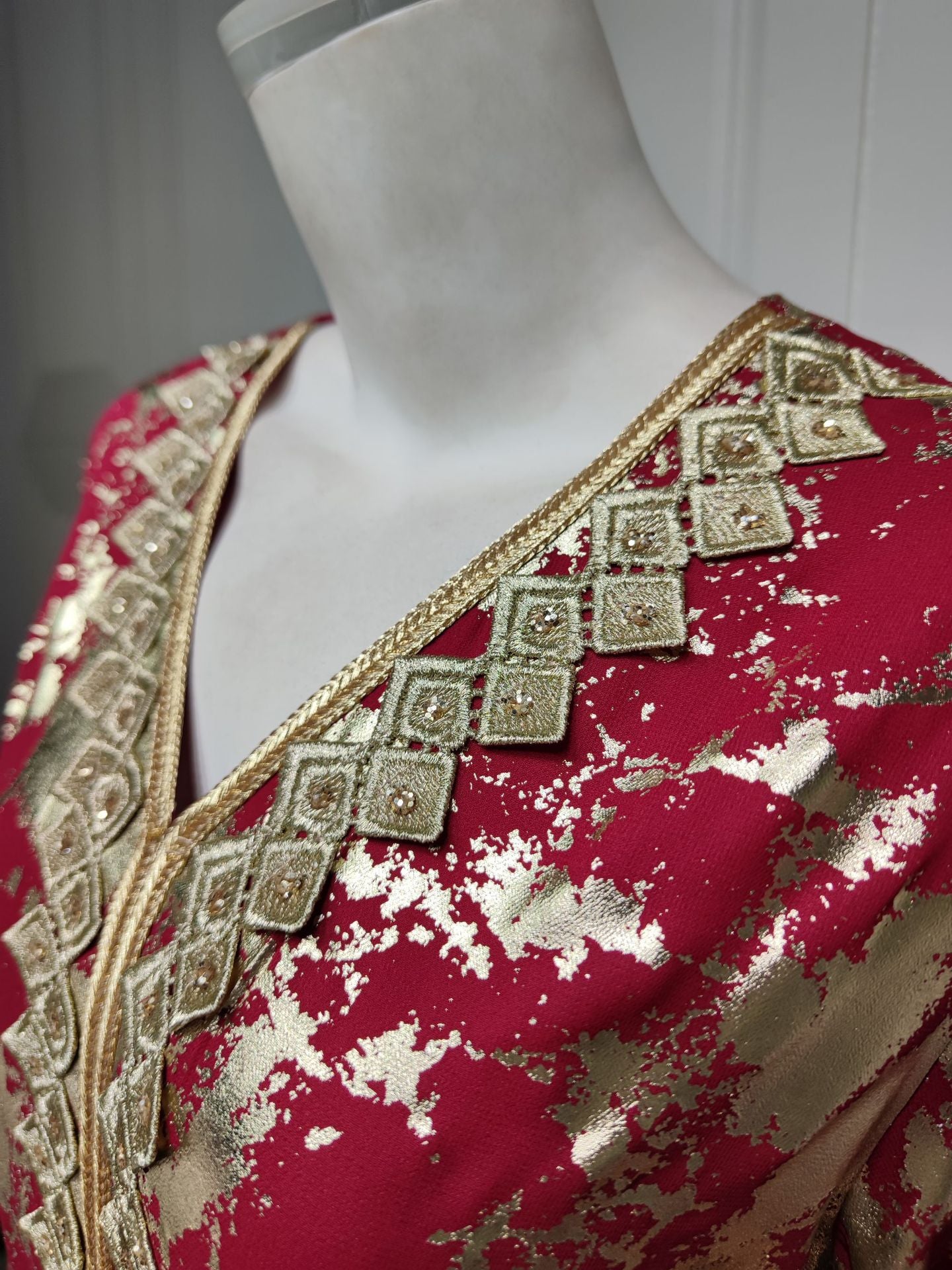 جلابية دراعة تشجير ذهبي مع تطريز - Lagonna | لاقونا جلابية دراعة تشجير ذهبي مع تطريز - Lagonna | لاقونا