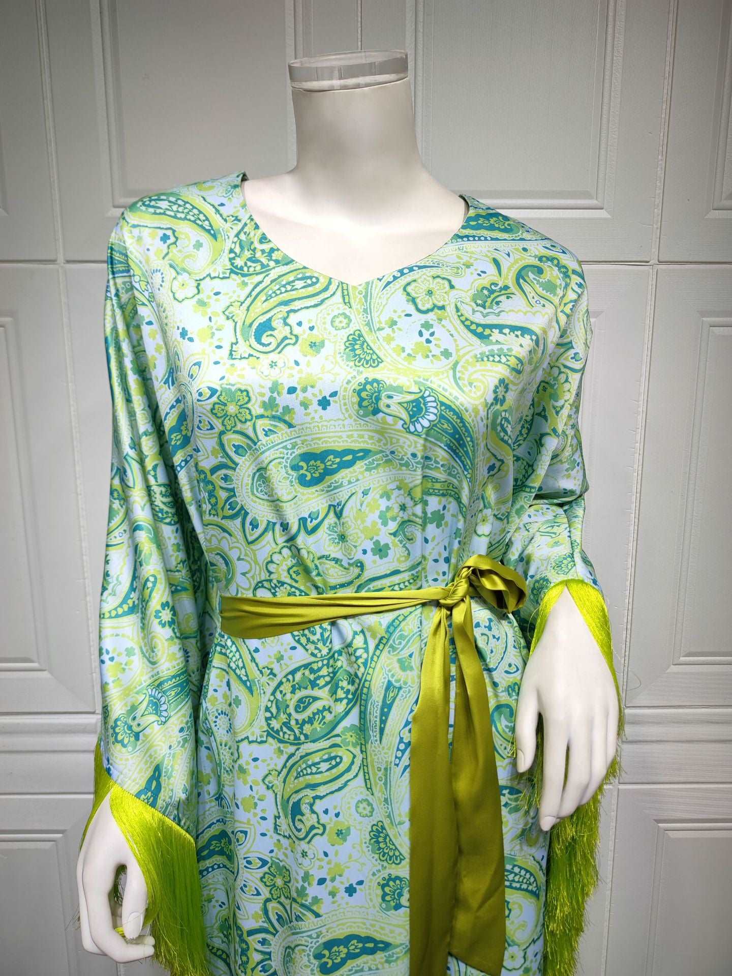 جلابية ستان ميدي بشراشيب جلابية ستان ميدي بشراشيب