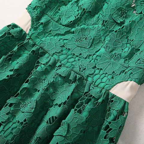 فستان دانتيل اخضر بدون اكمام