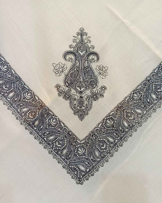 شال كشميري الرجالي الأبيض المطرز بالرمادي